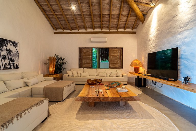 Bah074 - Imposing house over Trancoso River valley
