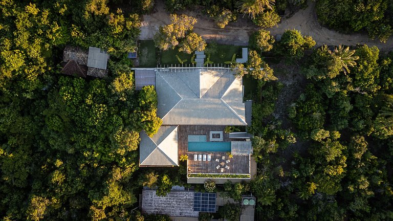 Bah074 - Imposing house over Trancoso River valley