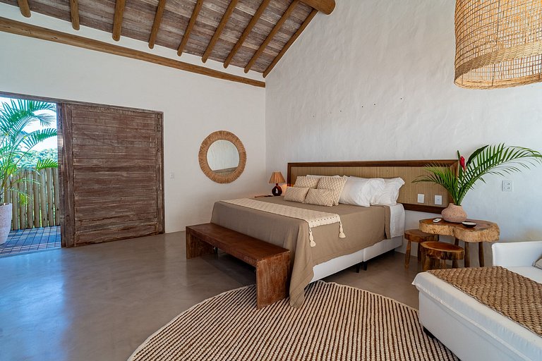 Bah074 - Imposing house over Trancoso River valley