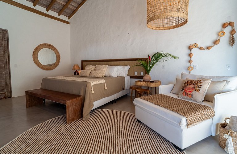 Bah074 - Imposing house over Trancoso River valley