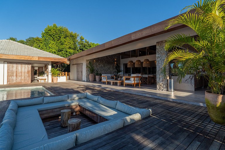 Bah074 - Imposing house over Trancoso River valley