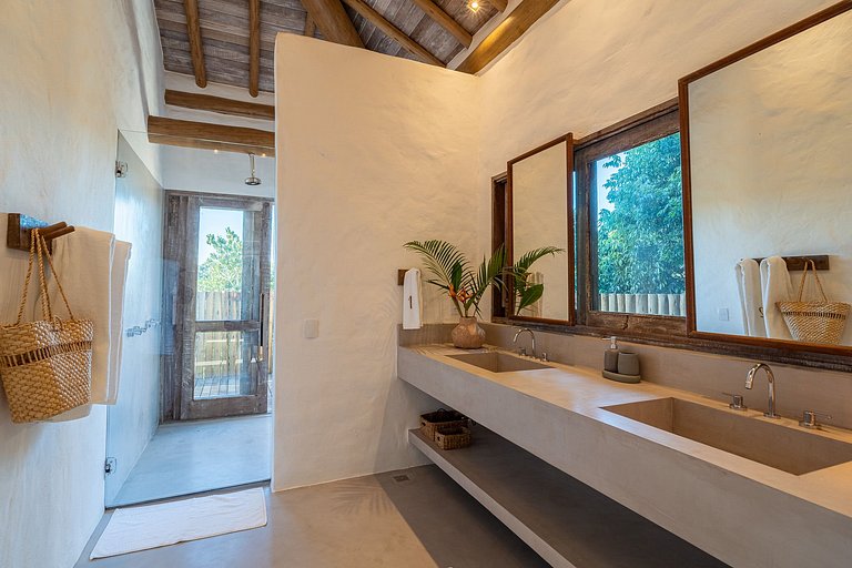 Bah074 - Imposing house over Trancoso River valley