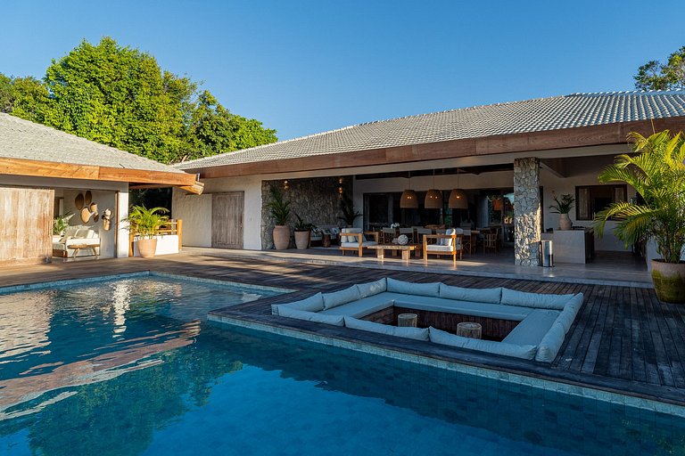 Bah074 - Imposing house over Trancoso River valley