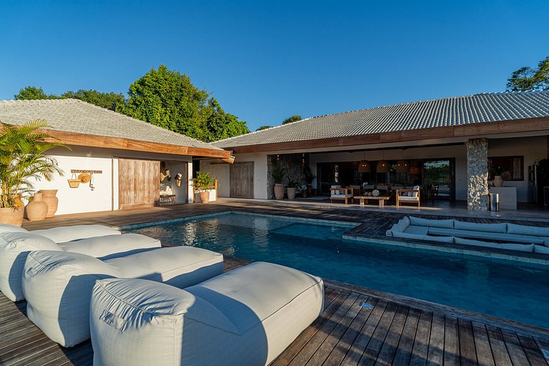 Bah074 - Imposing house over Trancoso River valley