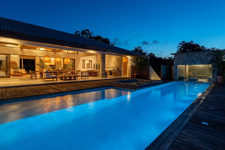 Bah074 - Imposing house over Trancoso River valley