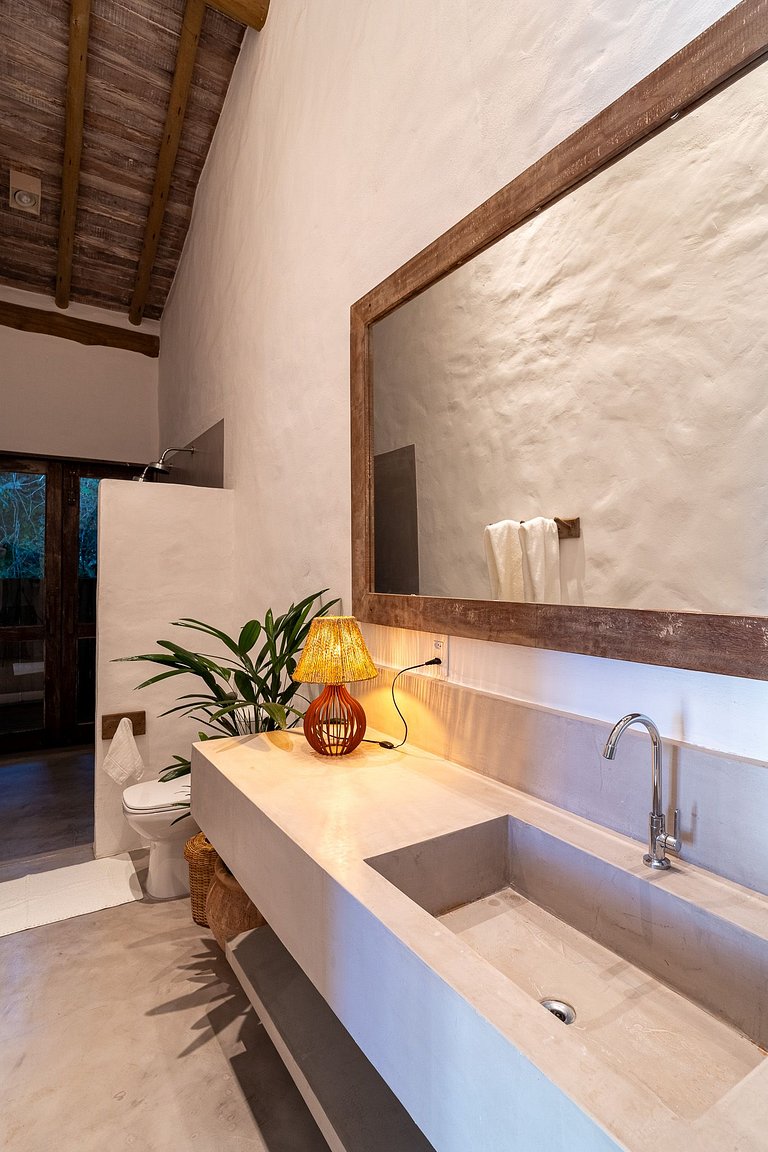 Bah074 - Imposing house over Trancoso River valley