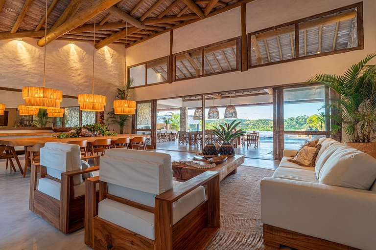 Bah074 - Imposing house over Trancoso River valley