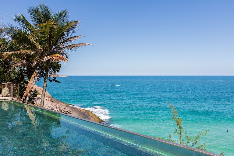 Rio025 - Stunning Beachfront Villa in Joatinga