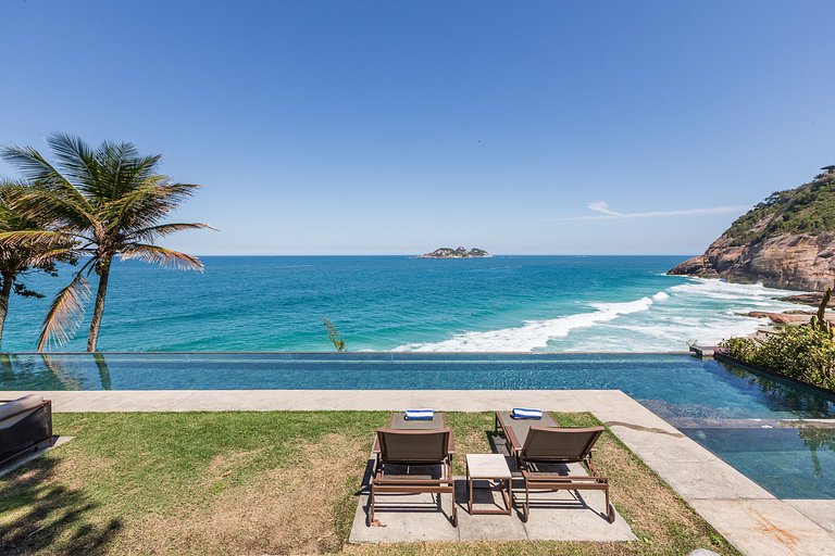 Rio025 - Stunning Beachfront Villa in Joatinga