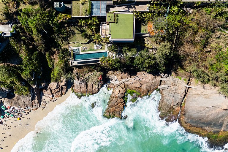 Rio025 - Stunning Beachfront Villa in Joatinga