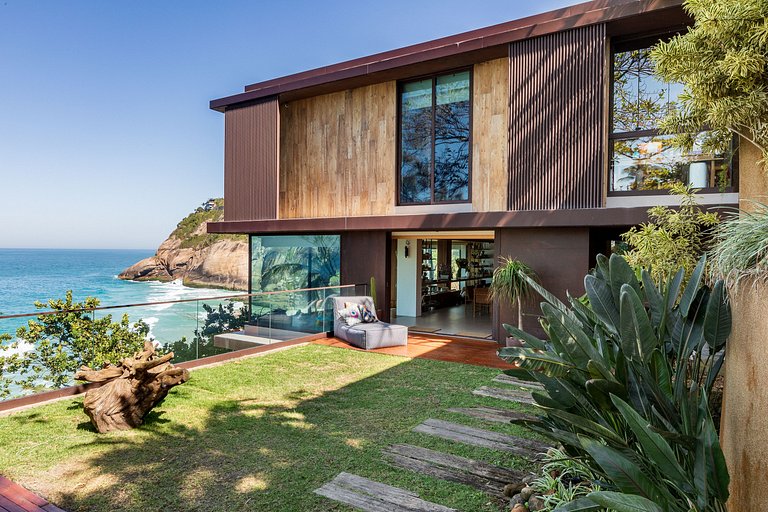 Rio025 - Stunning Beachfront Villa in Joatinga