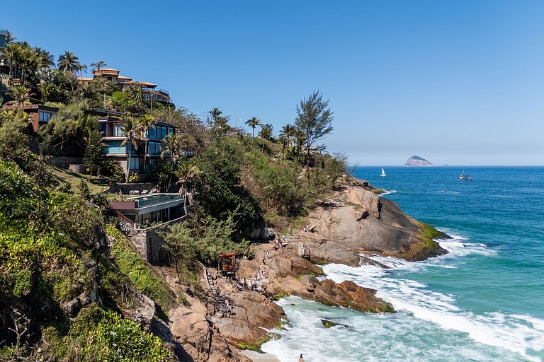 Rio025 - Stunning Beachfront Villa in Joatinga