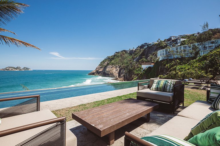 Rio025 - Stunning Beachfront Villa in Joatinga