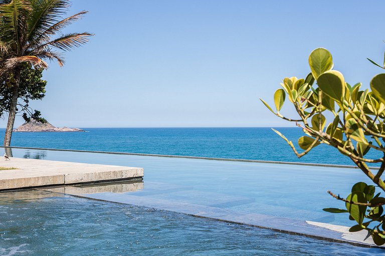 Rio025 - Stunning Beachfront Villa in Joatinga