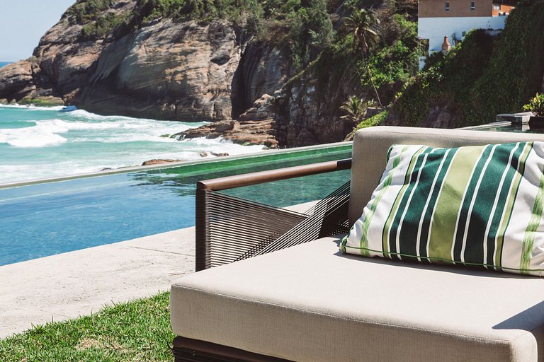 Rio025 - Stunning Beachfront Villa in Joatinga