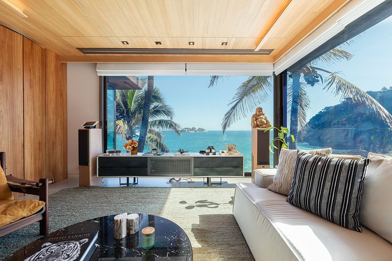 Rio025 - Stunning Beachfront Villa in Joatinga