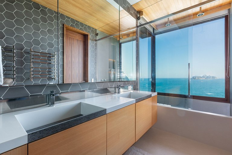 Rio025 - Stunning Beachfront Villa in Joatinga