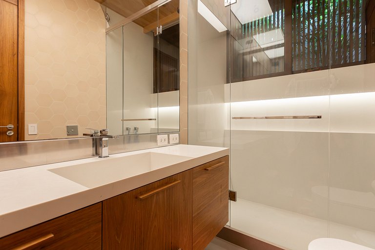 Rio025 - Stunning Beachfront Villa in Joatinga