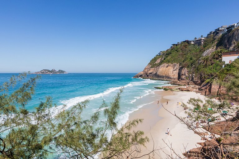 Rio025 - Stunning Beachfront Villa in Joatinga