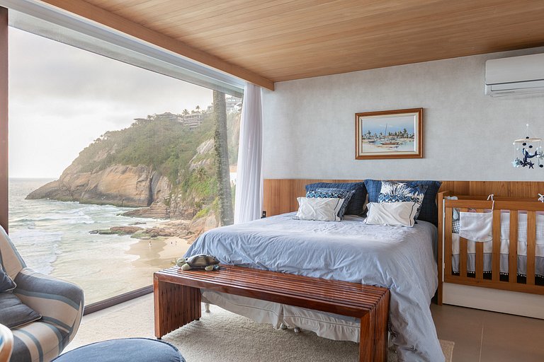 Rio025 - Stunning Beachfront Villa in Joatinga