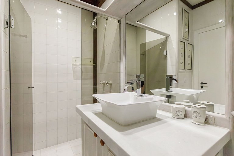 Ang064 - Luxury oceanfront villa in Angra os Reis