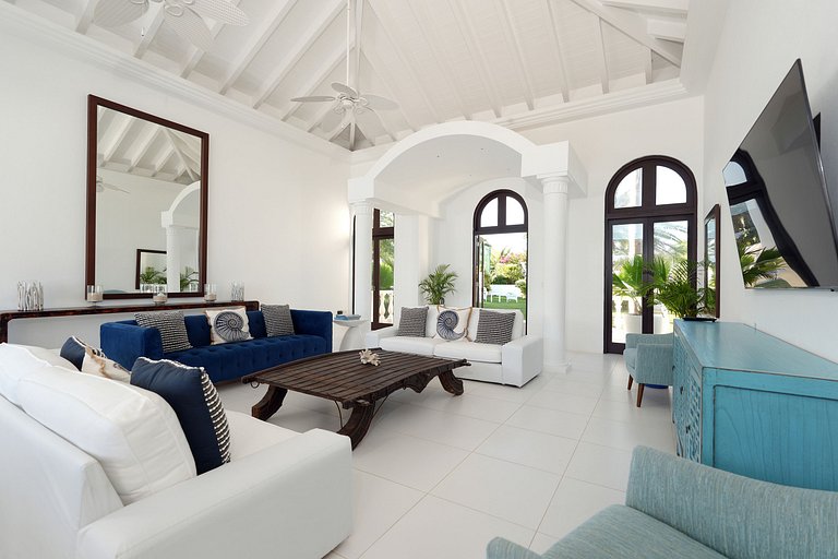 Aia004 – Elegant seafront villa in Little Harbour in Anguill