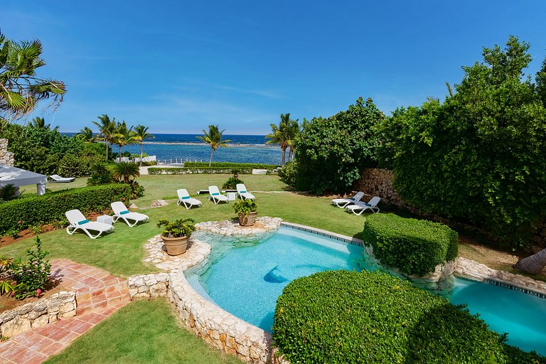 Aia004 – Elegant seafront villa in Little Harbour in Anguill