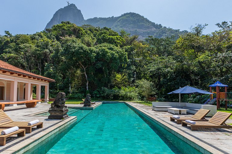 Rio013 - Casarão de luxo com piscina