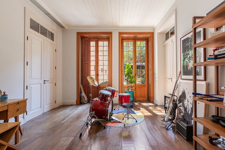 Rio013 - Vende-se imóvel histórico no Jardim Botânico