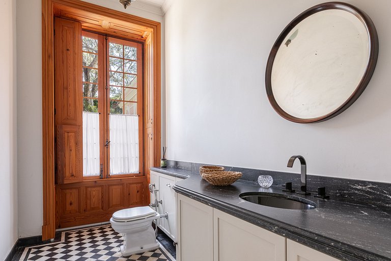 Rio013 - Vende-se imóvel histórico no Jardim Botânico