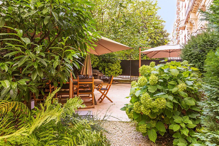 Par051 - Luxury apartment with garden Avenue Foch