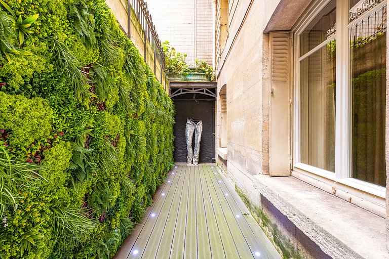 Par051 - Appartement luxueux avec jardin privé