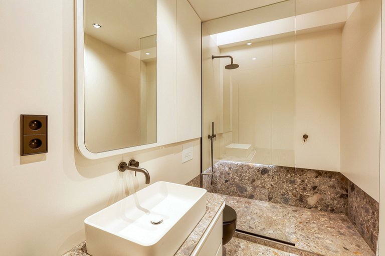 Par051 - Luxury apartment with garden Avenue Foch
