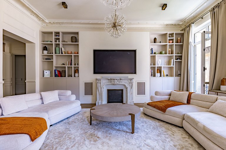 Par011 - Exceptional Apartment – Avenue Montaigne