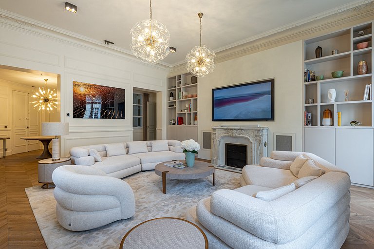 Par011 - Exceptional Apartment – Avenue Montaigne