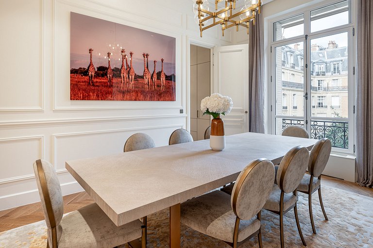Par011 - Exceptional Apartment – Avenue Montaigne