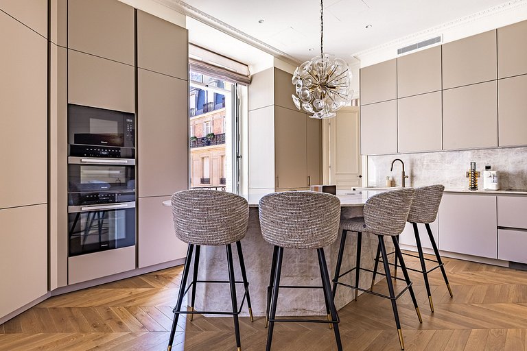Par011 - Exceptional Apartment – Avenue Montaigne
