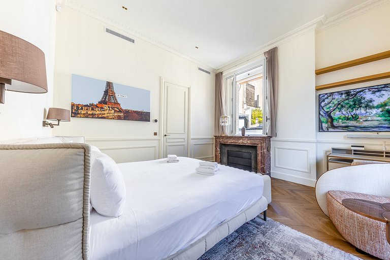 Par011 - Exceptional Apartment – Avenue Montaigne