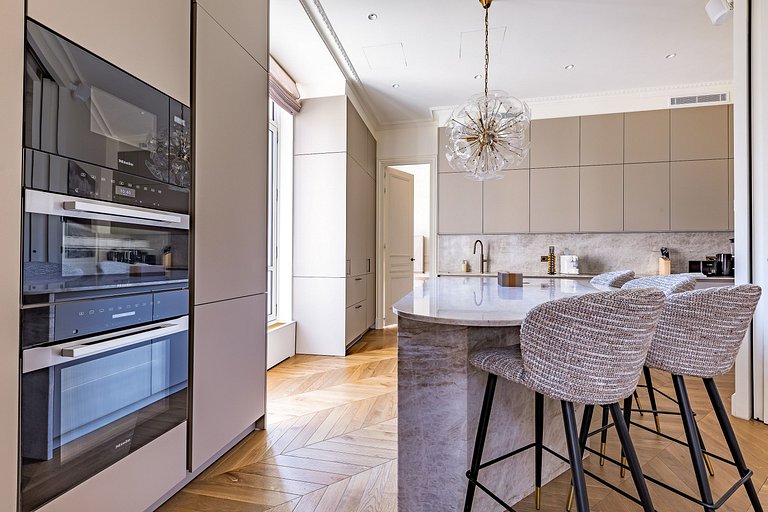 Par011 - Exceptional Apartment – Avenue Montaigne