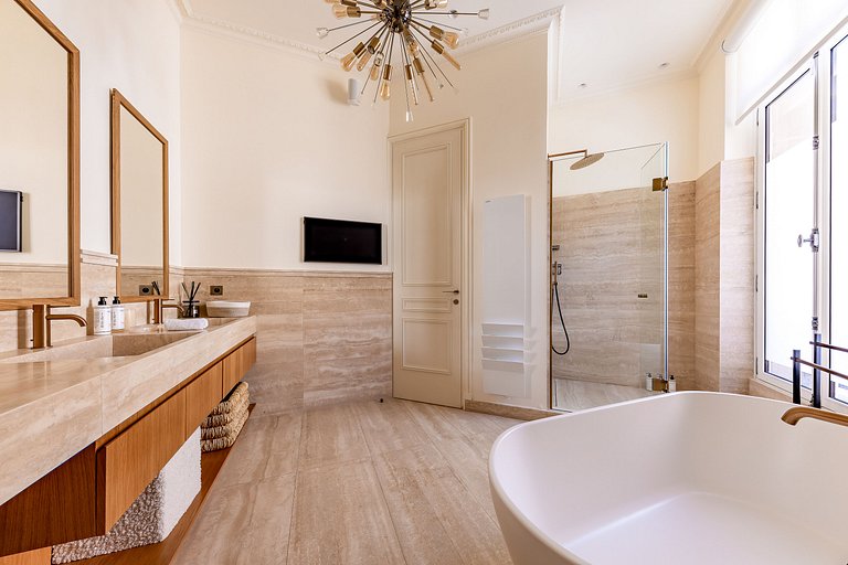 Par011 - Exceptional Apartment – Avenue Montaigne