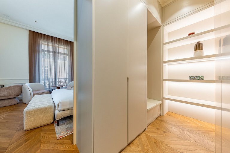 Par011 - Exceptional Apartment – Avenue Montaigne
