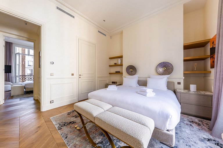 Par011 - Exceptional Apartment – Avenue Montaigne