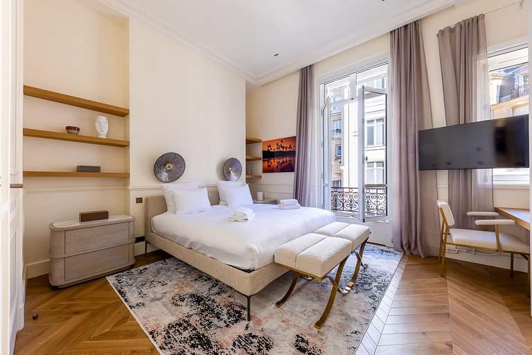 Par011 - Exceptional Apartment – Avenue Montaigne