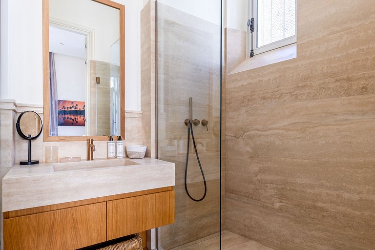 Par011 - Exceptional Apartment – Avenue Montaigne