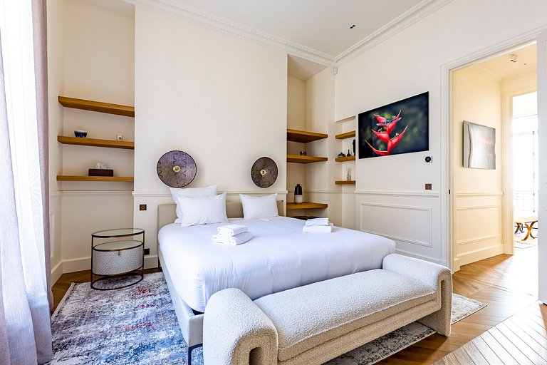 Par011 - Exceptional Apartment – Avenue Montaigne