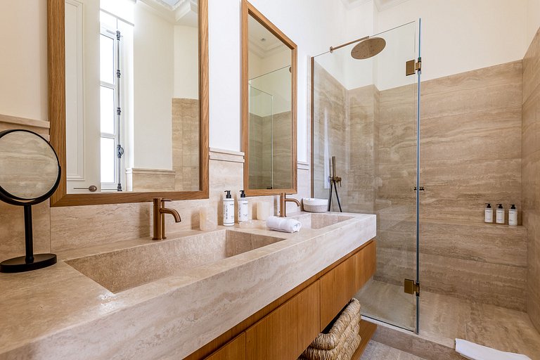 Par011 - Exceptional Apartment – Avenue Montaigne