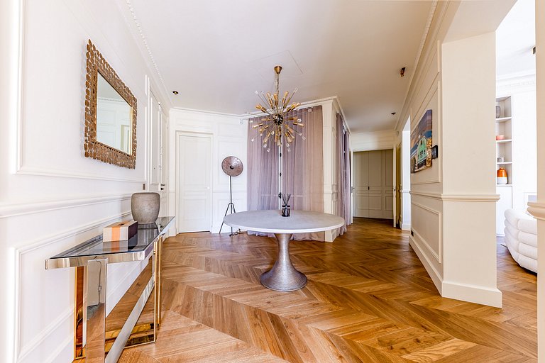 Par011 - Exceptional Apartment – Avenue Montaigne