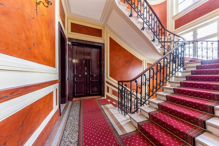 Par011 - Exceptional Apartment – Avenue Montaigne