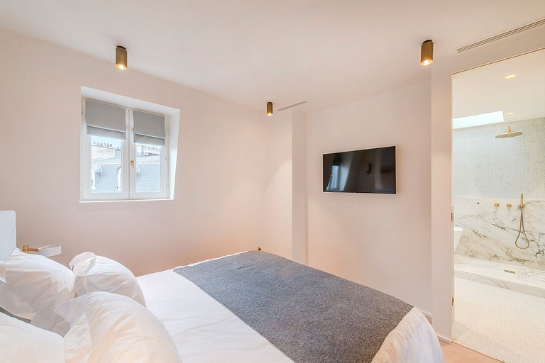 Par291 - Amazing 5 bedroom duplex in Triangle d'Or