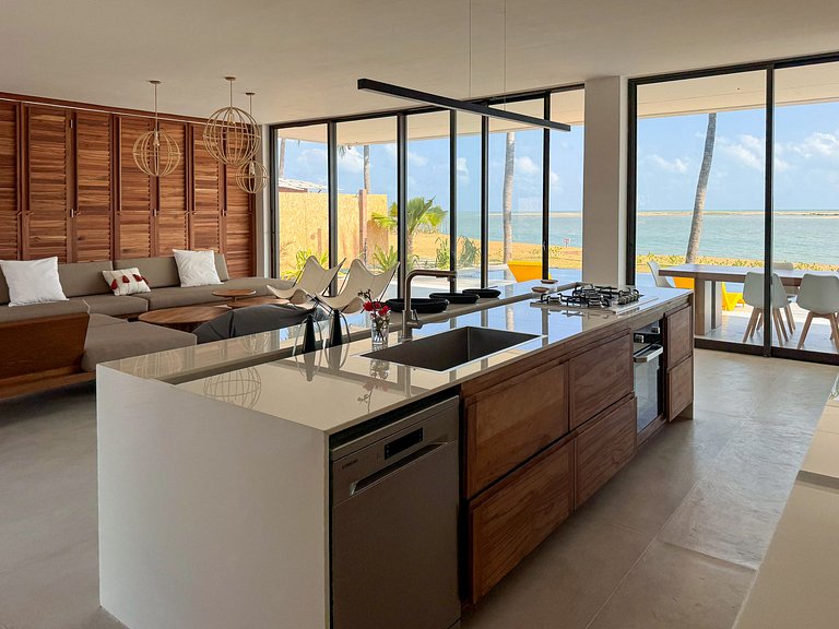 Cea075 – Beachfront House in Guajiru Island, Ceará